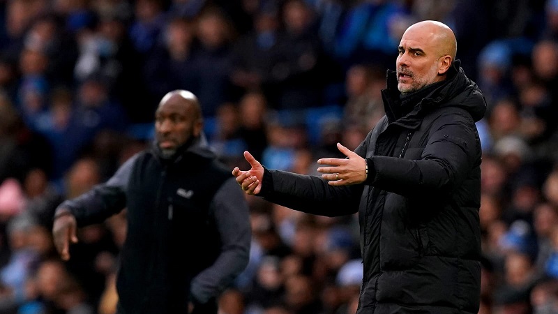 Pep Guardiola se preocupa por el estado físico de Kevin De Bruyne al margen